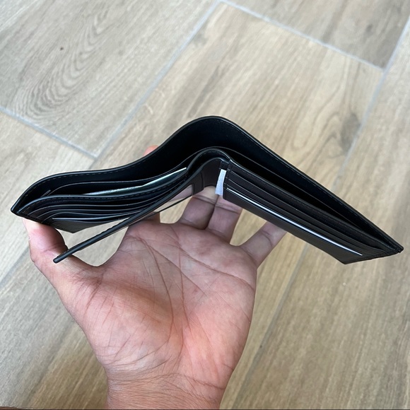 Coach Compact Id Wallet In Signature Canvas - Picture 6 of 8